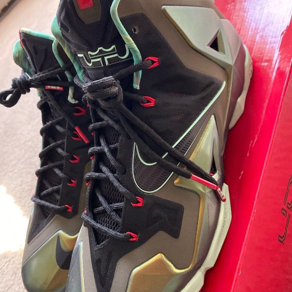 Nike LeBron XI Size 15